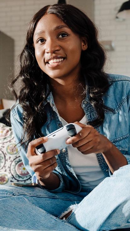 iemand aan het gamen met een controller