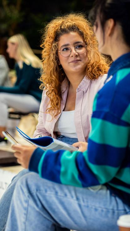 gesprek tussen twee mensen