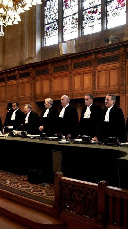 Rechters van het Internationaal Gerechtshof in Den Haag tijdens het advies over de Israëlische muur in Palestina