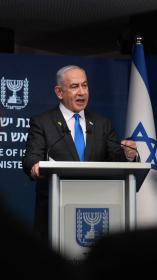 Netanyahu spreekt tijdens persconferentie
