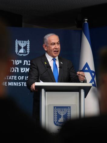 Netanyahu spreekt tijdens persconferentie