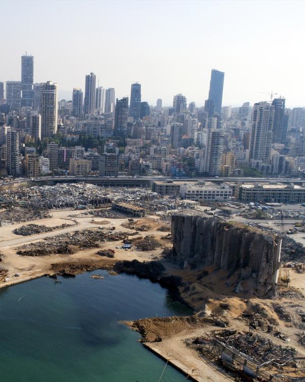 De haven van Beiroet na grote explosie in 2020