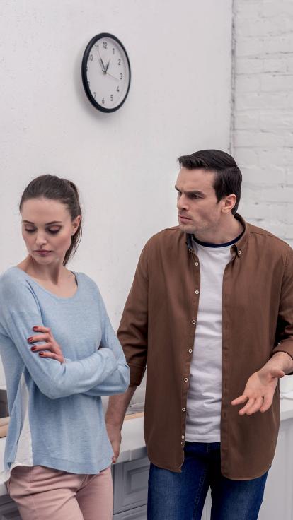 twee ouders maken ruzie