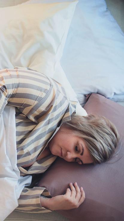 iemand slaapt in bed