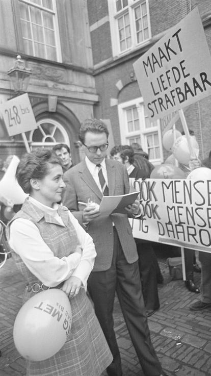 Demonstratie voor homorechten op het Binnenhof in Den Haag