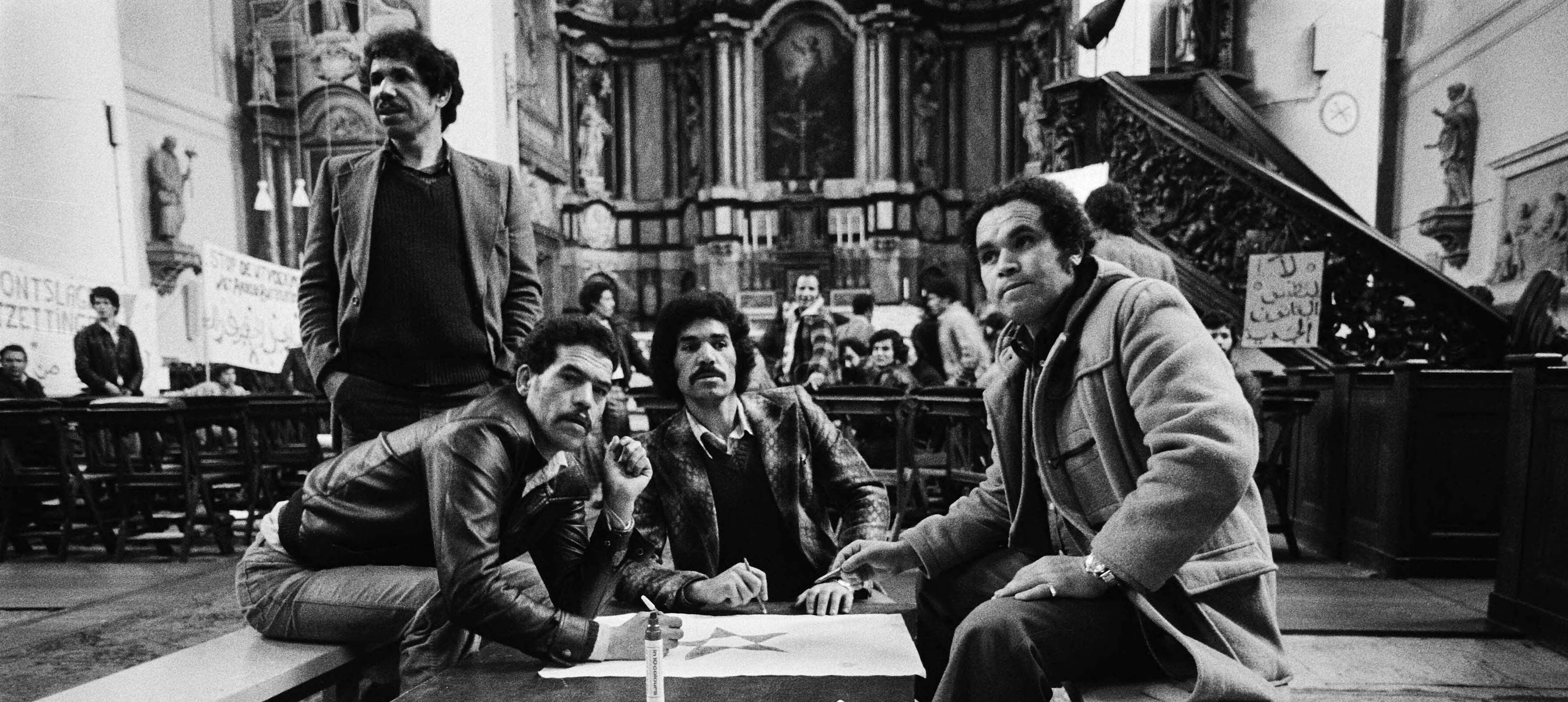 Buitenlandse gastarbeiders bezetten de kerk