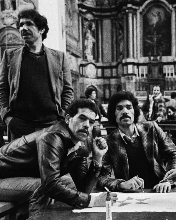 Buitenlandse gastarbeiders bezetten de kerk