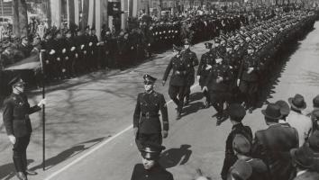 Een grote parade van NSB-leden voor Mussert