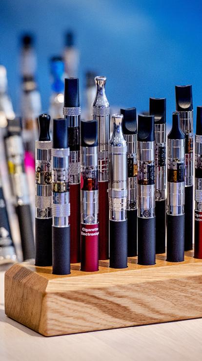 Een houder vol e-sigaretten
