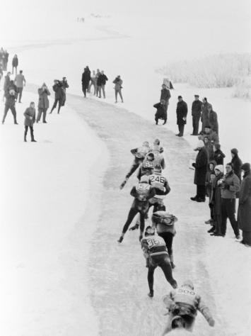 deelnemende schaatsers bij de Elfstedentocht in 1963