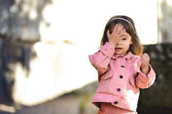 meisje facepalm