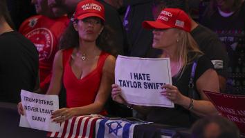 Trump-aanhanger met 'I hate Taylor Swift' tekst in de handen