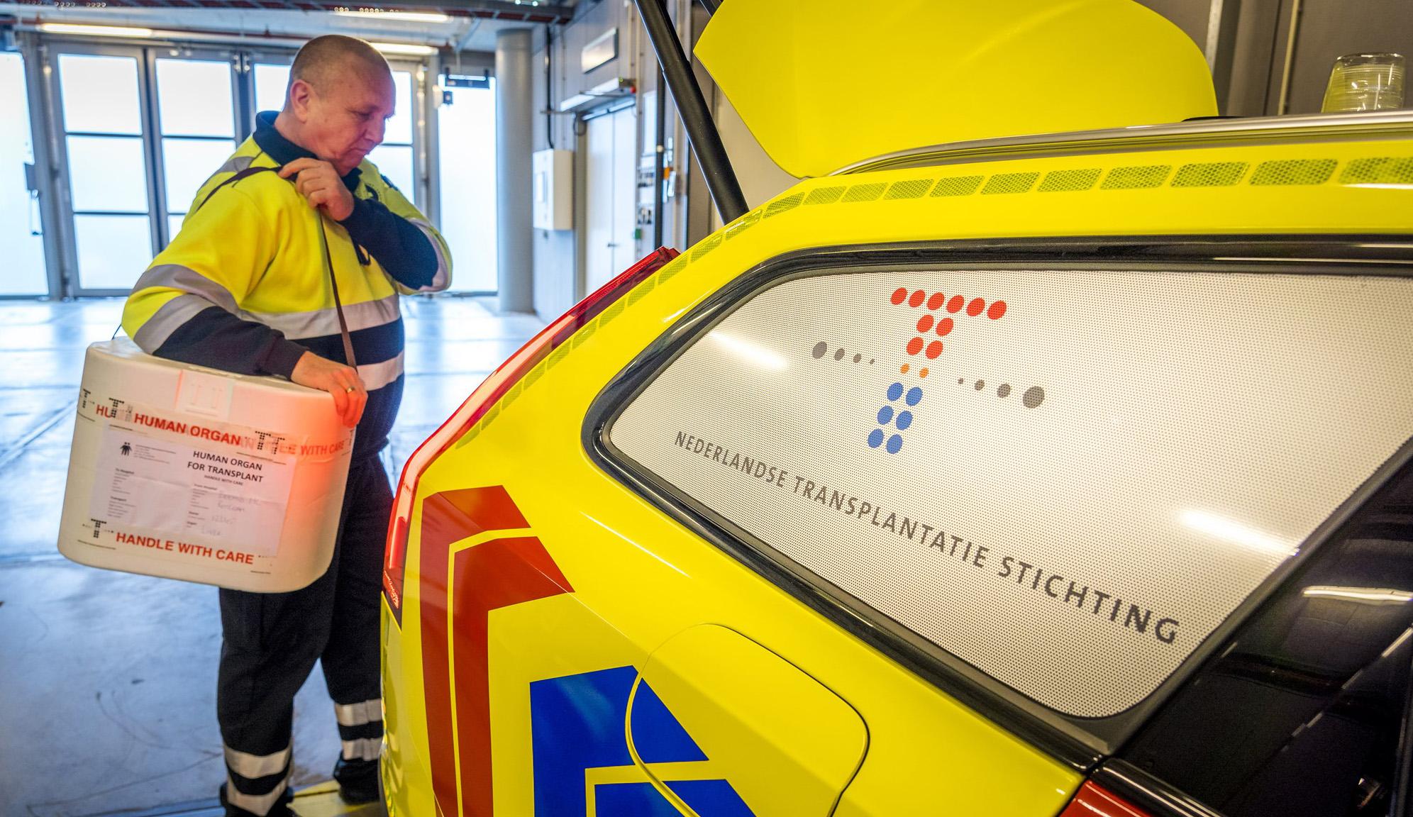 het vervoeren van een orgaan voor transplantatie in een box