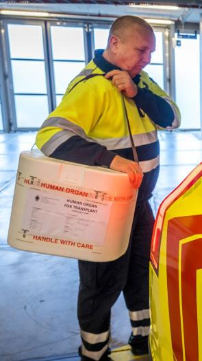 het vervoeren van een orgaan voor transplantatie in een box