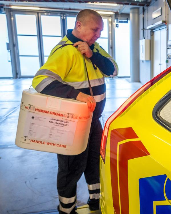 het vervoeren van een orgaan voor transplantatie in een box