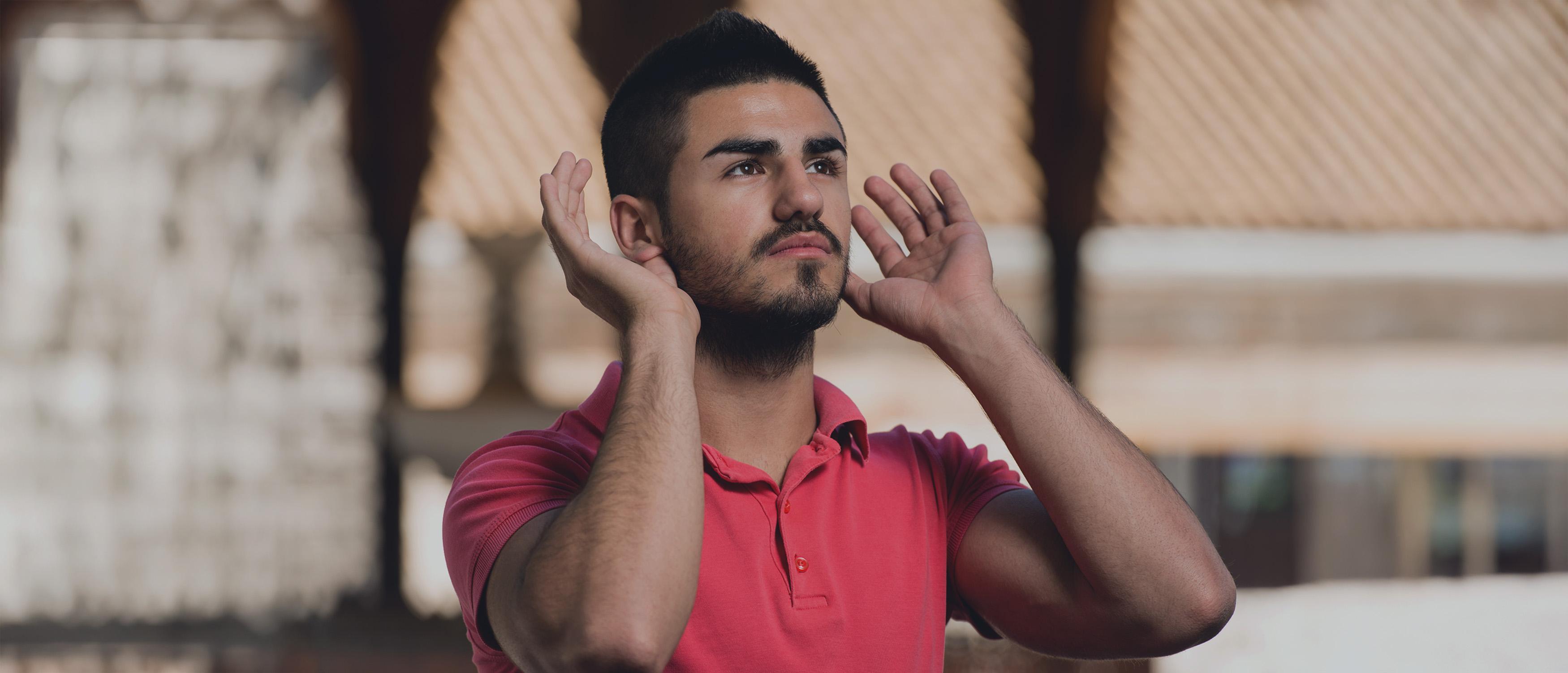 een moslim aan het bidden