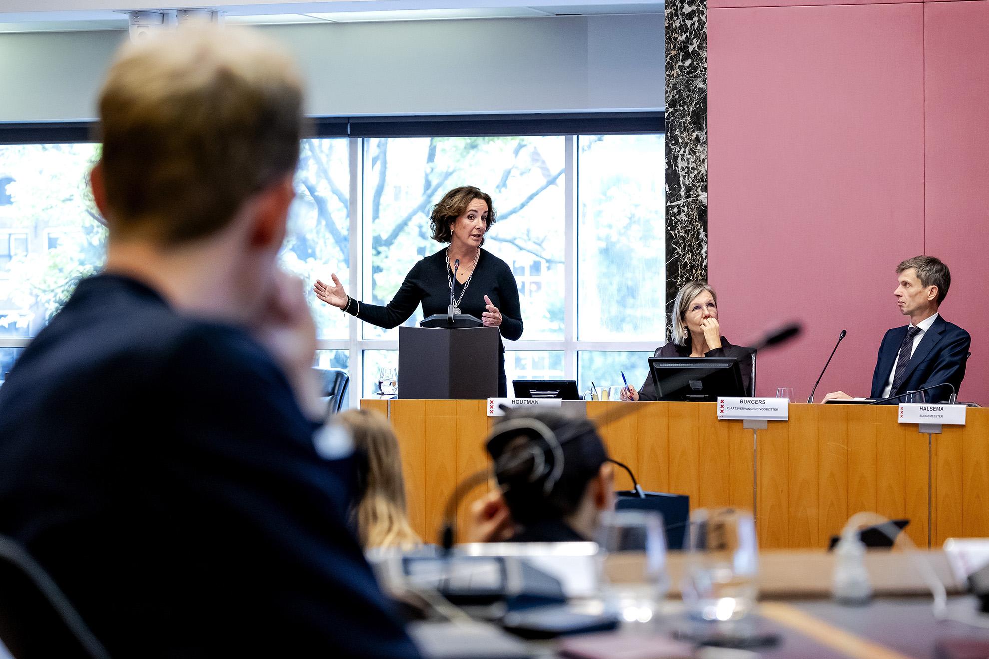 Burgemeester Femke Halsema in de gemeenteraad in Amsterdam