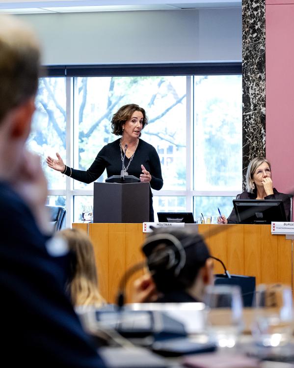 Burgemeester Femke Halsema in de gemeenteraad in Amsterdam