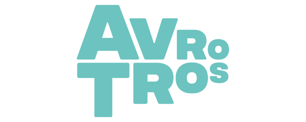 De woorden Avro en Tros onder elkaar in blauw-groenige kleur richting turquoise. De letters van de woorden zijn links groot en lopen kleine af naar rechts. Dit is het beeldlogo van AVROTROS. 