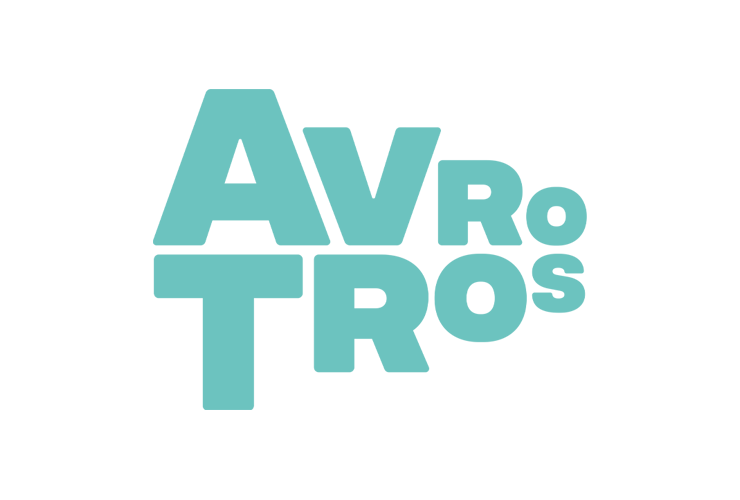 De woorden Avro en Tros onder elkaar in blauw-groenige kleur richting turquoise. De letters van de woorden zijn links groot en lopen kleine af naar rechts. Dit is het beeldlogo van AVROTROS. 