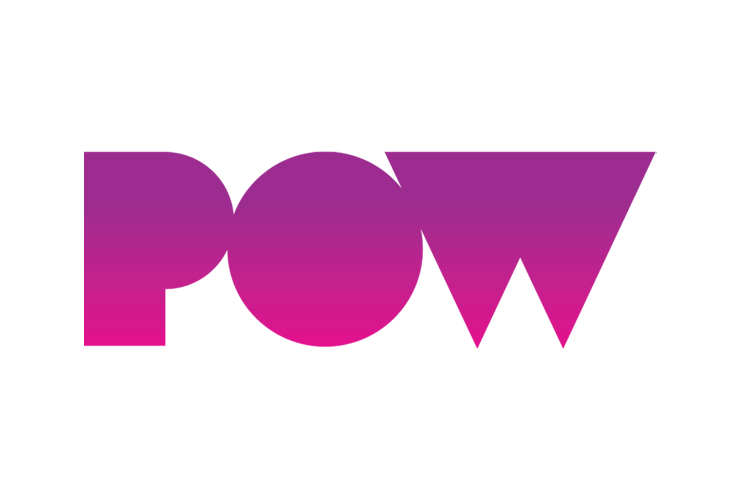 Het woord POW in hoofdletters. Van boven naar beneden is er een donker paars naar lichter paarse gradient kleur. Dit is het beeldlogo van omroep Powned.