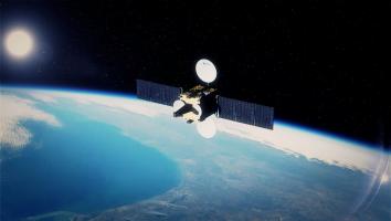 Een satelliet die boven onze aarde hangt.