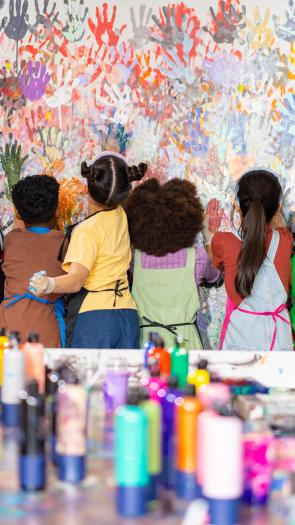 Kinderen die handverven