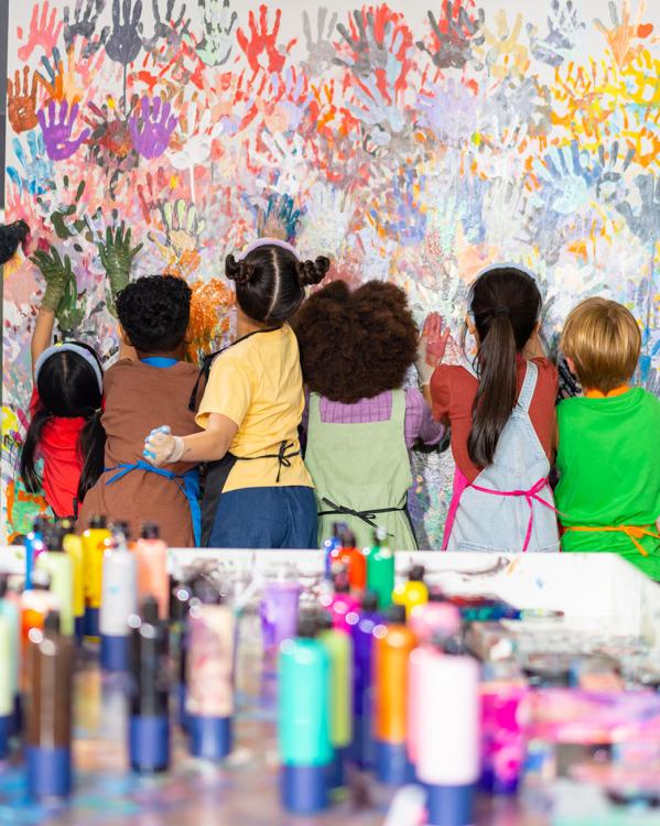 Kinderen die handverven