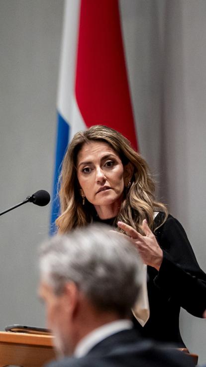 Yezilgöz spreekt tijdens debat in de Tweede Kamer