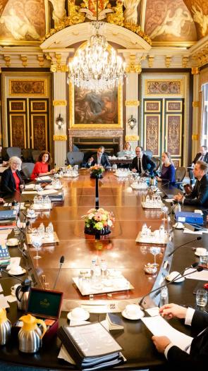 ministers vergaderen in de Treveszaal