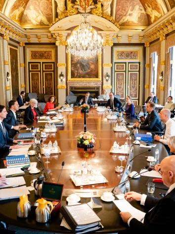 ministers vergaderen in de Treveszaal