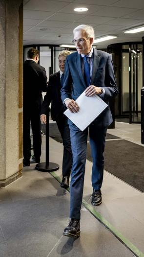 Formateur Richard van Zwol verlaat het formatiegebied in de Tweede Kamer na afloop van de formatie.