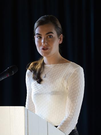 Lidewij de Vos spreekt achter microfoon bij presentatie verkiezingsprogramma