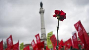 De revolutie wordt elk jaar nog gevierd met anjers.