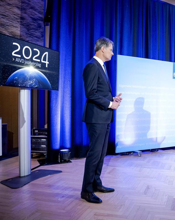 AIVD-directeur Erik Akerboom tijdens de presentatie van het AIVD-Jaarverslag 2024.