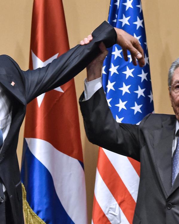 Op 21 maart 2016 ontmoet president Barack Obama de Cubaanse president Raul Castro in het paleis in Havana op Cuba. Het is een historisch moment.