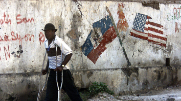 In 1914 bezetten de VS onder president Woodrow Wilson het eiland Haïti. Dat doen ze om de Amerikaanse belangen 'te beschermen'.