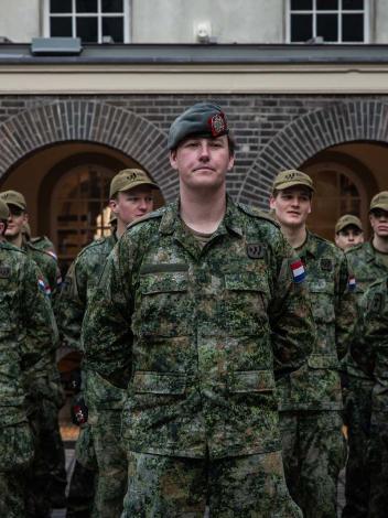 Een groep reservisten staat paraat.