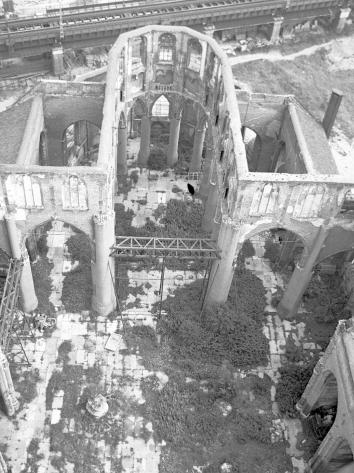 De Laurenskerk na het bombardement op Rotterdam