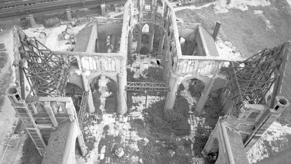 De Laurenskerk na het bombardement op Rotterdam