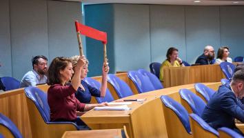 Esther Ouwehand en Christine Teunissen tijdens het Gaza debat