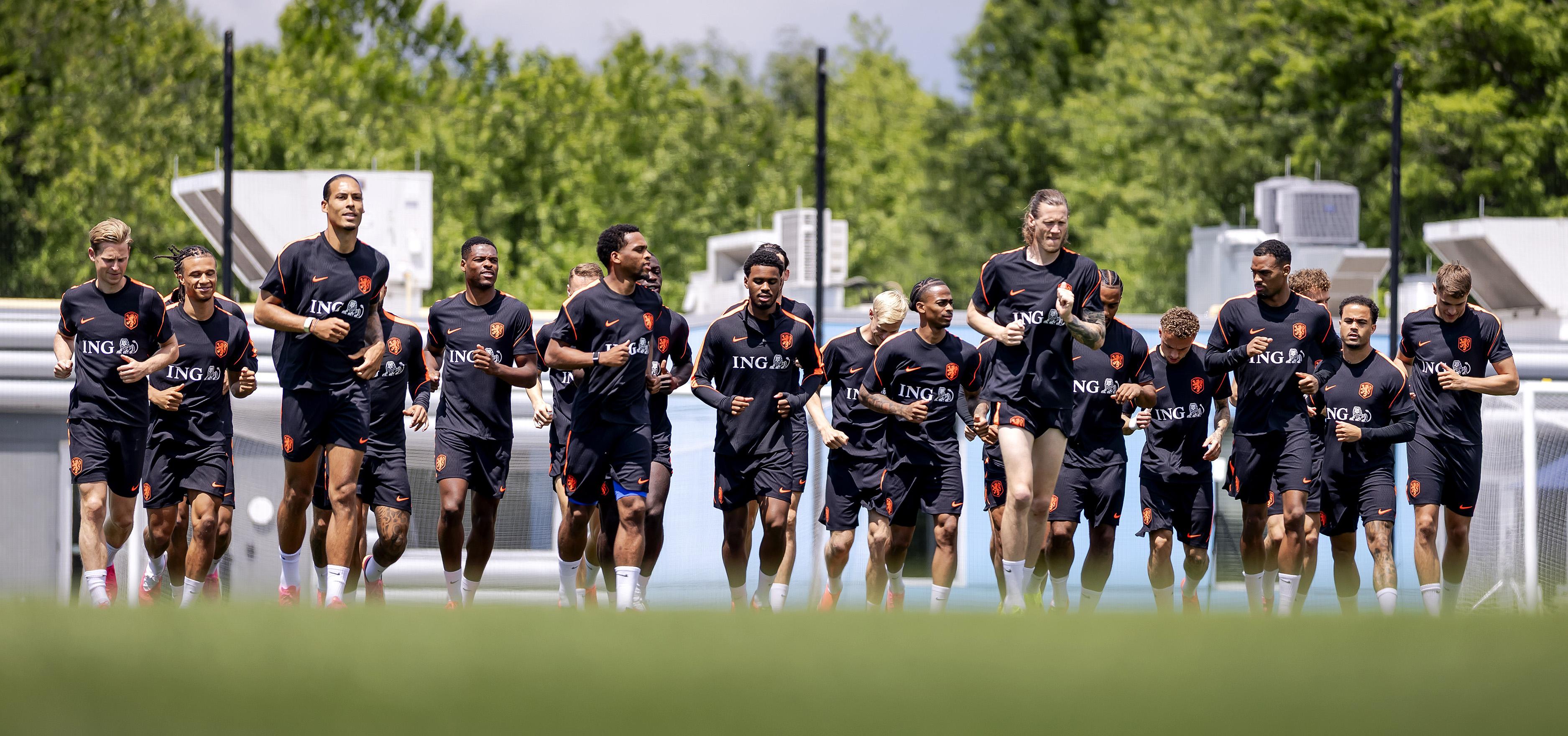 Spelers van het Nederlands mannenelftal trainen in de Verenigde Staten in aanloop naar het WK van 2026.
