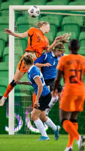 Nederlands vrouwen team halen een kopbal