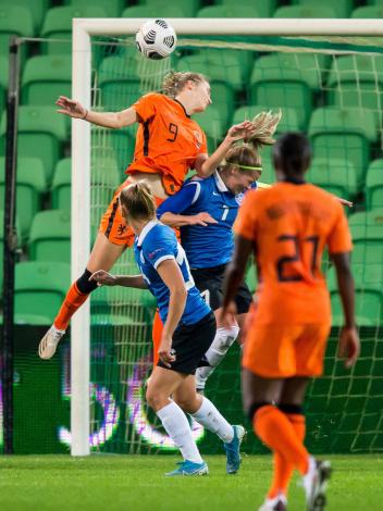 Nederlands vrouwen team halen een kopbal