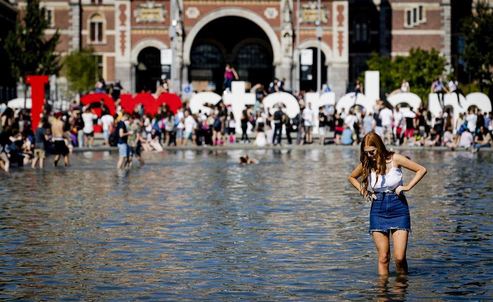 toeristen bij I Amsterdam