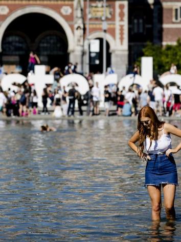 toeristen bij I Amsterdam