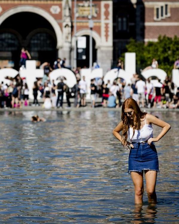toeristen bij I Amsterdam