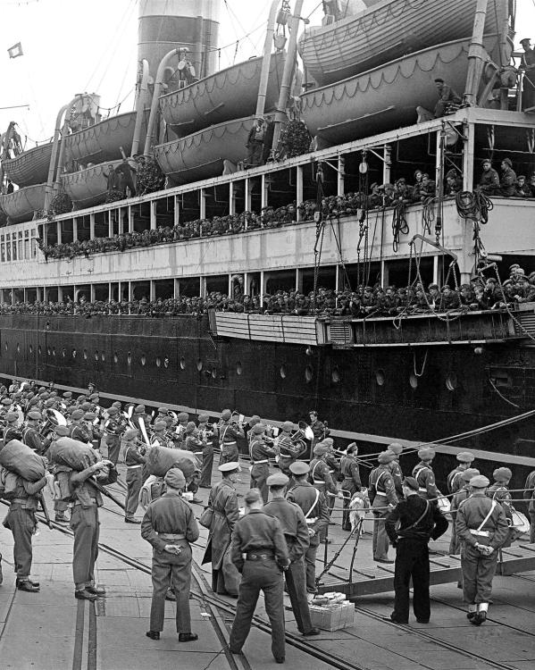 nederlandse soldaten op weg naar indonesië