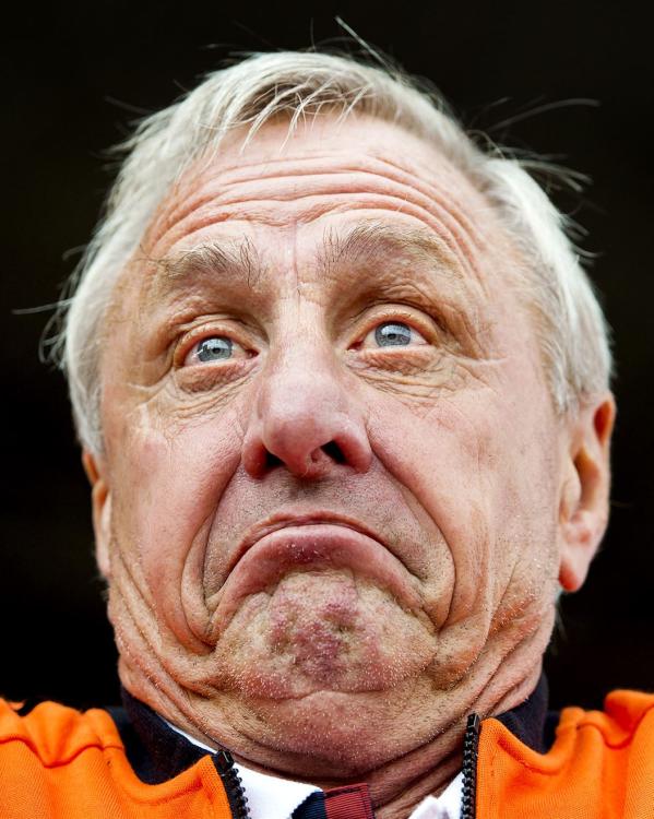 Cruijff met schouders omhoog