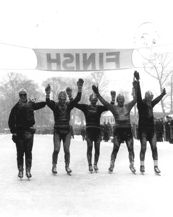 Elfstedentocht: finish 1956